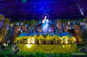 Inauguración de altares en honor a la Inmaculada Concepción de María en la Avenida de Bolívar a Chávez