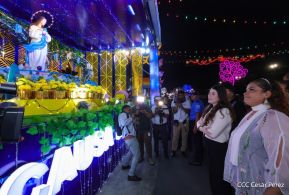 Inauguración de altares en honor a la Inmaculada Concepción de María en la Avenida de Bolívar a Chávez