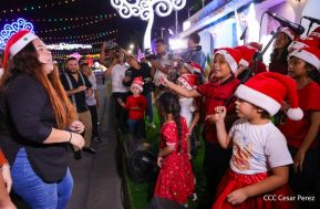 Inauguración de altares en honor a la Inmaculada Concepción de María en la Avenida de Bolívar a Chávez
