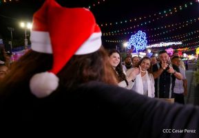 Inauguración de altares en honor a la Inmaculada Concepción de María en la Avenida de Bolívar a Chávez