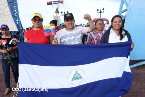 Jóvenes nicaragüenses rinden homenaje a Simón Bolívar con caminata y concierto en Managua