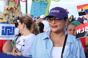 Jóvenes nicaragüenses rinden homenaje a Simón Bolívar con caminata y concierto en Managua