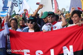 Jóvenes nicaragüenses rinden homenaje a Simón Bolívar con caminata y concierto en Managua