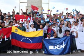 Jóvenes nicaragüenses rinden homenaje a Simón Bolívar con caminata y concierto en Managua