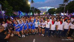 Jóvenes nicaragüenses rinden homenaje a Simón Bolívar con caminata y concierto en Managua