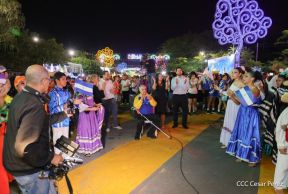 Jóvenes nicaragüenses rinden homenaje a Simón Bolívar con caminata y concierto en Managua