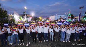 Jóvenes nicaragüenses rinden homenaje a Simón Bolívar con caminata y concierto en Managua