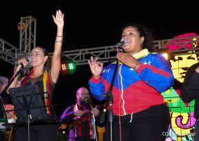 Jóvenes nicaragüenses rinden homenaje a Simón Bolívar con caminata y concierto en Managua