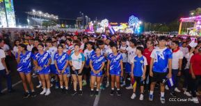 Jóvenes nicaragüenses rinden homenaje a Simón Bolívar con caminata y concierto en Managua
