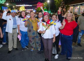 Jóvenes nicaragüenses rinden homenaje a Simón Bolívar con caminata y concierto en Managua