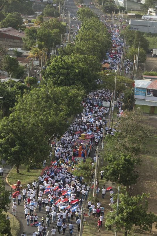 Juventud camina en Amor, Paz y Vida hacia Nuevos Tiempos (FOTOS AÉREAS)