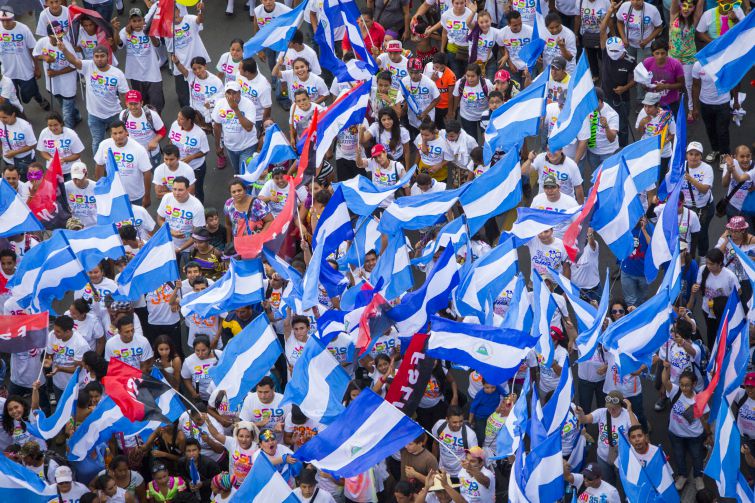 Juventud camina en Amor, Paz y Vida hacia Nuevos Tiempos (FOTOS AÉREAS)