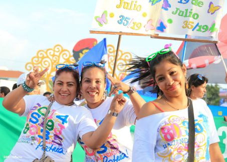 Juventud camina en Amor, Paz y Vida hacia Nuevos Tiempos