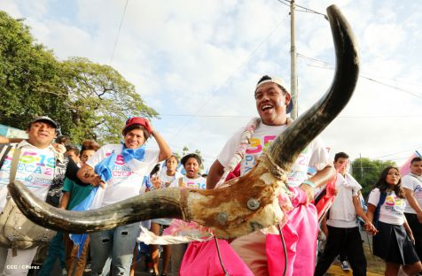Juventud camina en Amor, Paz y Vida hacia Nuevos Tiempos