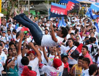 Juventud camina en Amor, Paz y Vida hacia Nuevos Tiempos