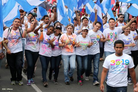 Juventud camina en Amor, Paz y Vida hacia Nuevos Tiempos
