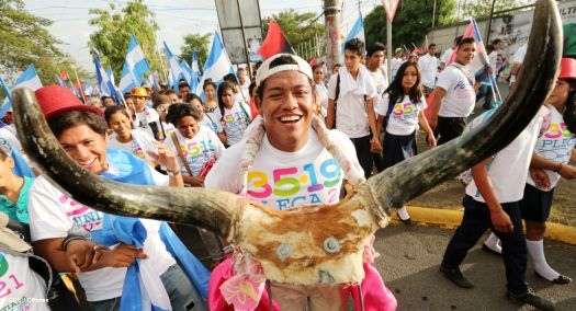 Juventud camina en Amor, Paz y Vida hacia Nuevos Tiempos