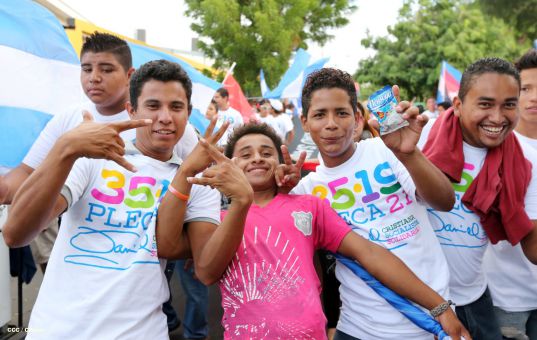 Juventud camina en Amor, Paz y Vida hacia Nuevos Tiempos