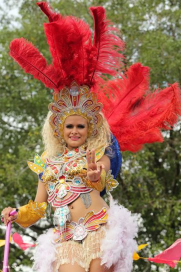Juventud camina en Amor, Paz y Vida hacia Nuevos Tiempos
