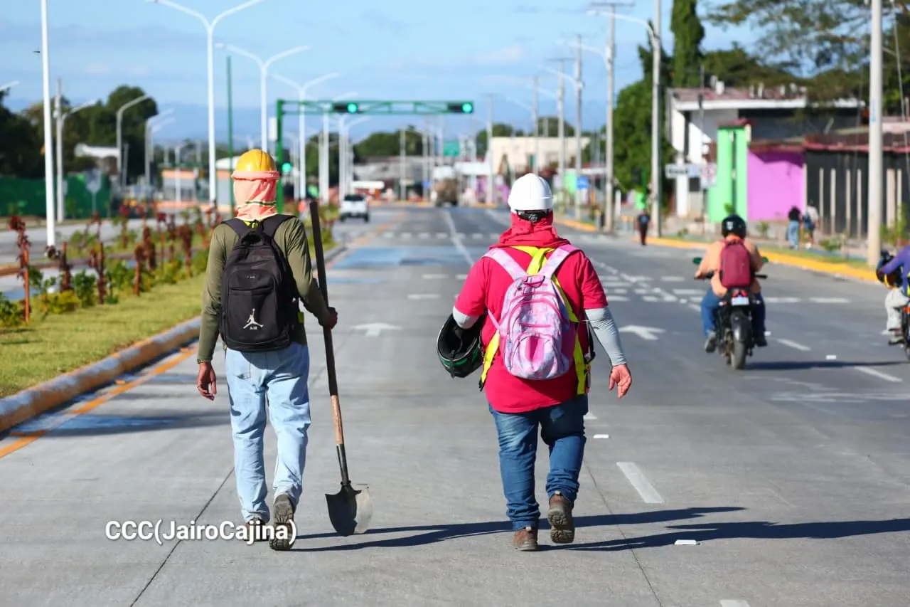 Entrega del Tramo Cuatro de la Pista Héroes de la Insurrección
