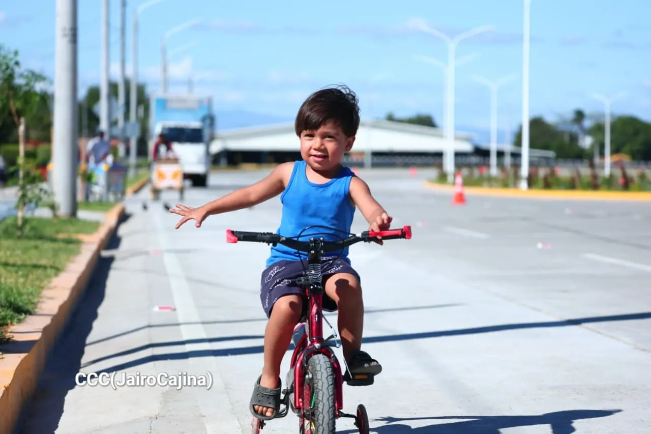 Entrega del Tramo Cuatro de la Pista Héroes de la Insurrección