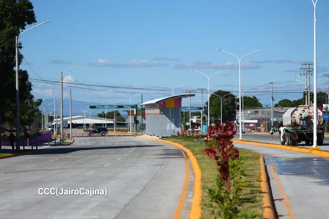 Entrega del Tramo Cuatro de la Pista Héroes de la Insurrección