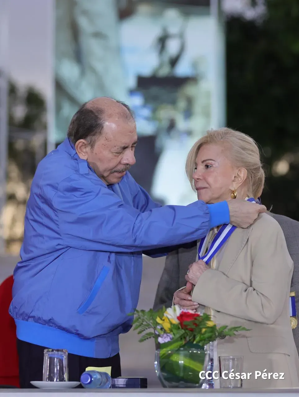 Entrega de primera Medalla de Reconciliación y Paz Cardenal Miguel Obando