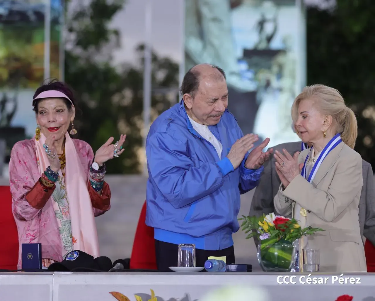 Entrega de primera Medalla de Reconciliación y Paz Cardenal Miguel Obando