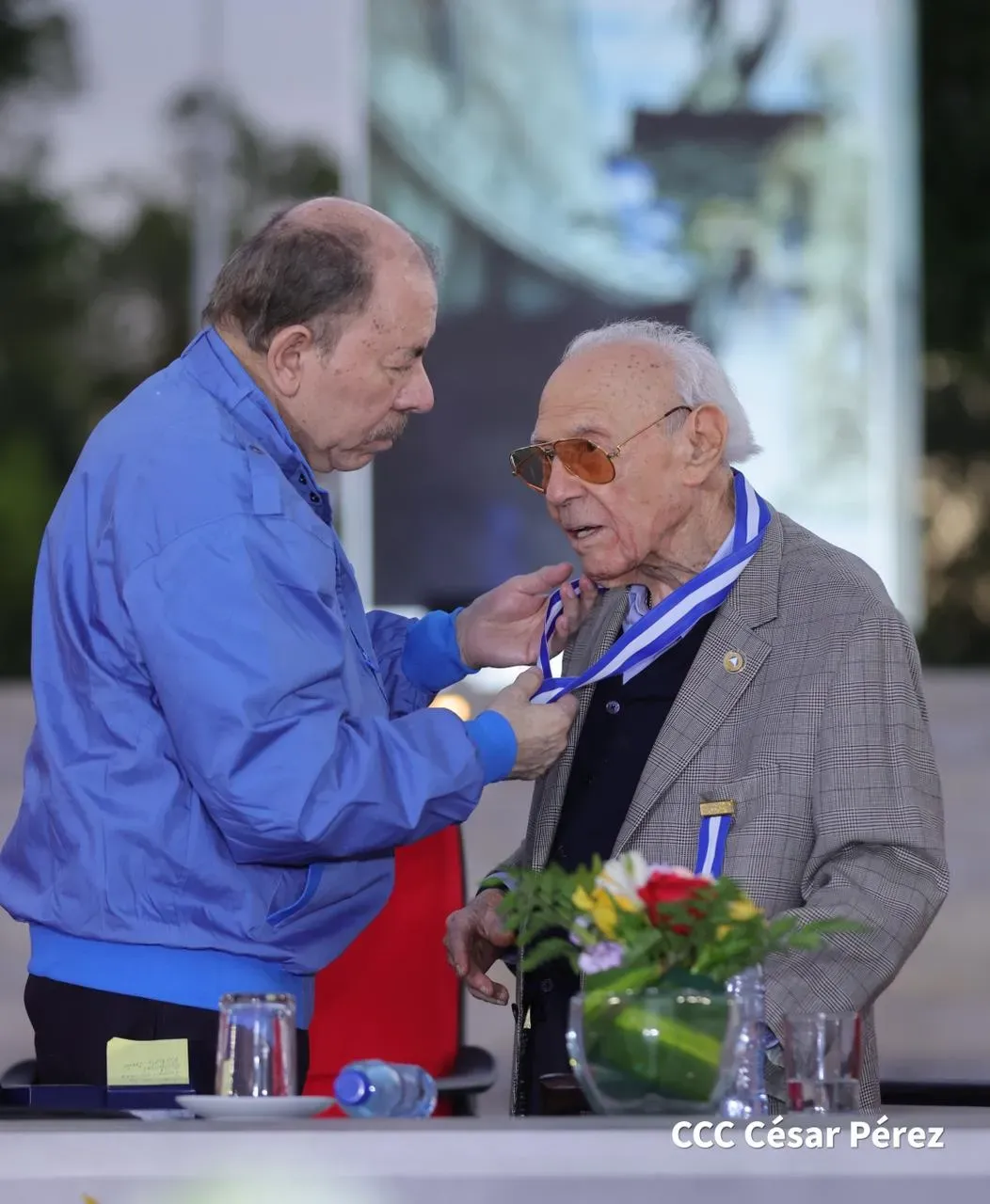 Entrega de primera Medalla de Reconciliación y Paz Cardenal Miguel Obando