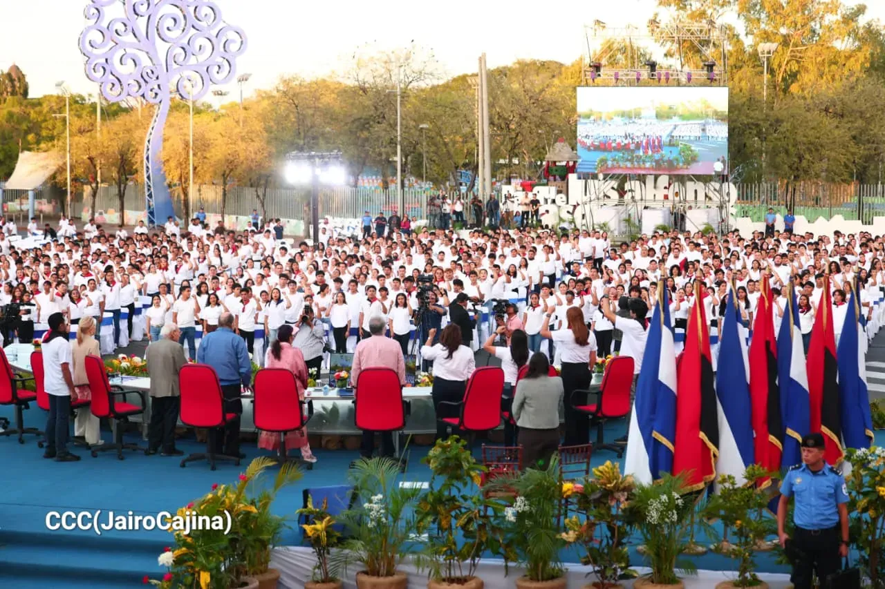 Entrega de primera Medalla de Reconciliación y Paz Cardenal Miguel Obando