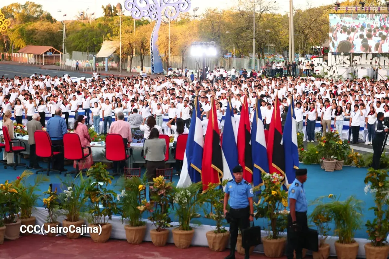 Entrega de primera Medalla de Reconciliación y Paz Cardenal Miguel Obando