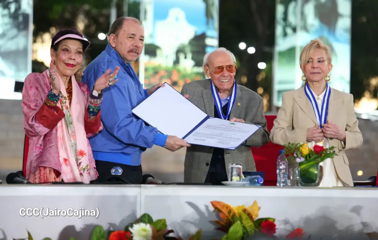 Entrega de primera Medalla de Reconciliación y Paz Cardenal Miguel Obando