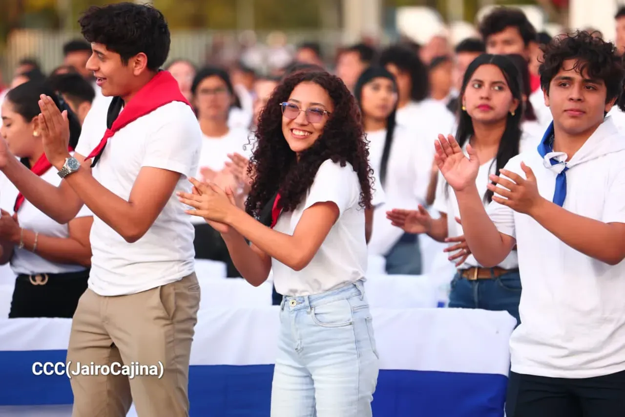 Entrega de primera Medalla de Reconciliación y Paz Cardenal Miguel Obando