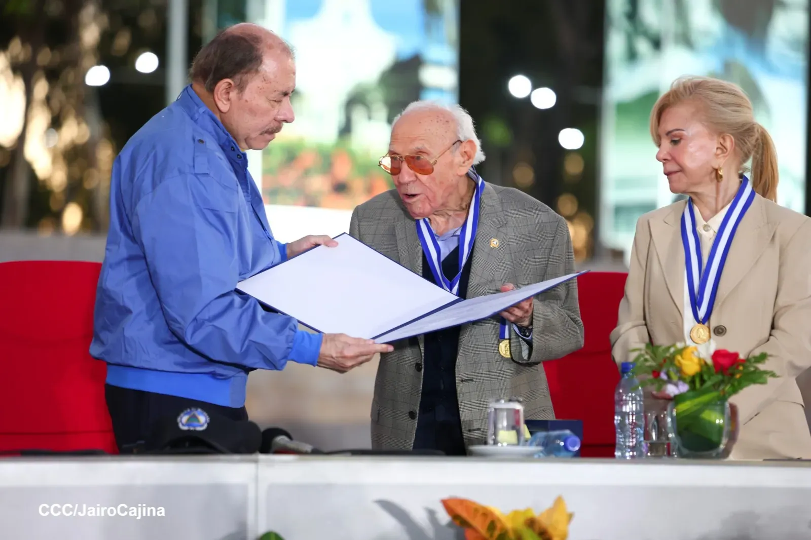 Entrega de primera Medalla de Reconciliación y Paz Cardenal Miguel Obando
