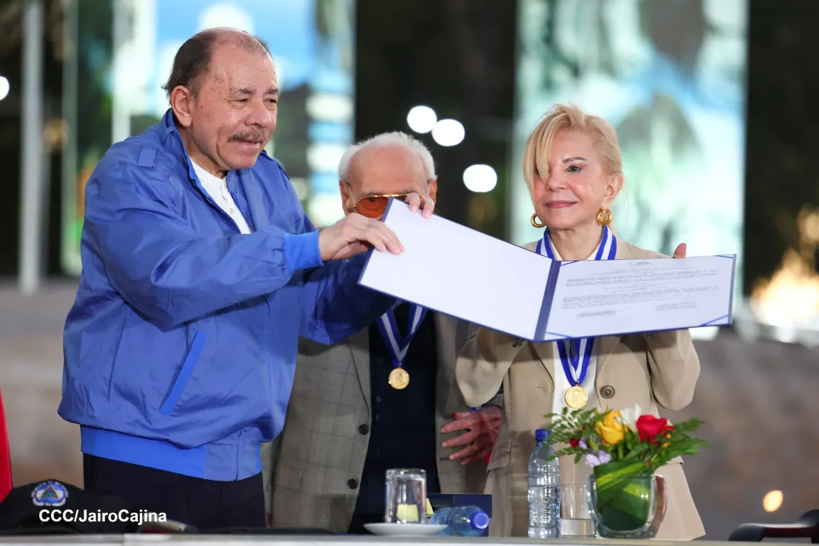 Entrega de primera Medalla de Reconciliación y Paz Cardenal Miguel Obando