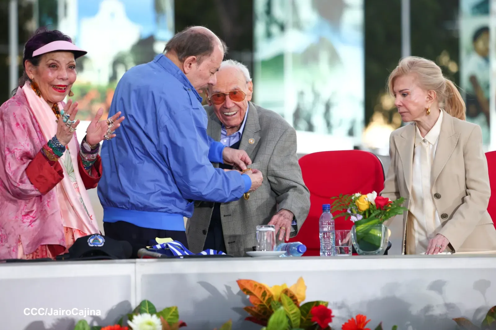 Entrega de primera Medalla de Reconciliación y Paz Cardenal Miguel Obando