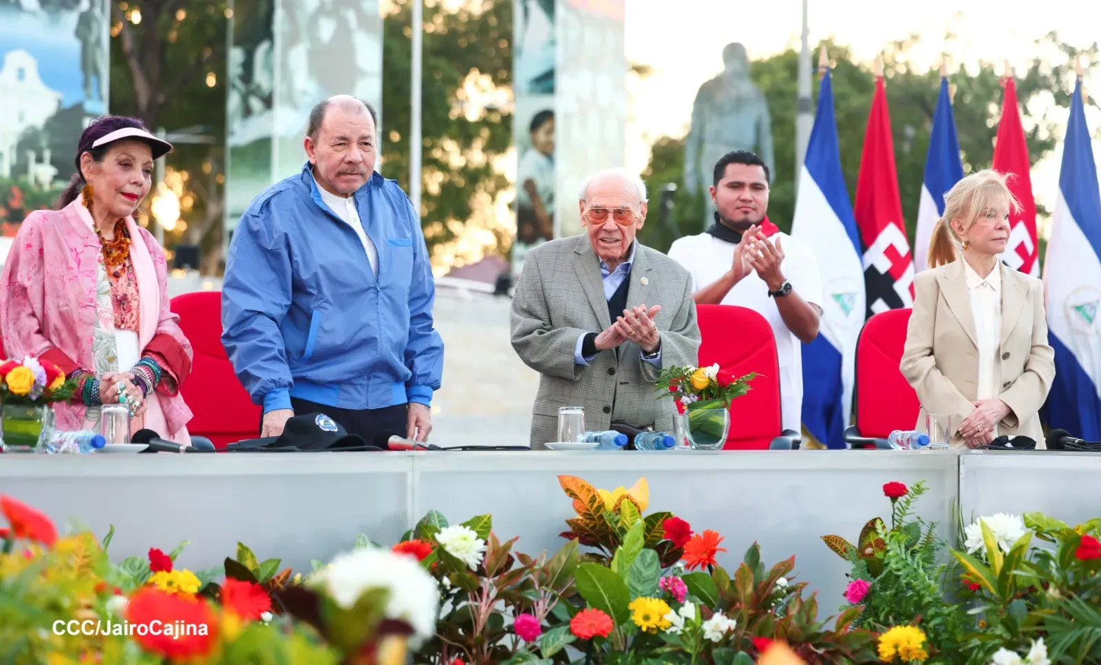 Entrega de primera Medalla de Reconciliación y Paz Cardenal Miguel Obando