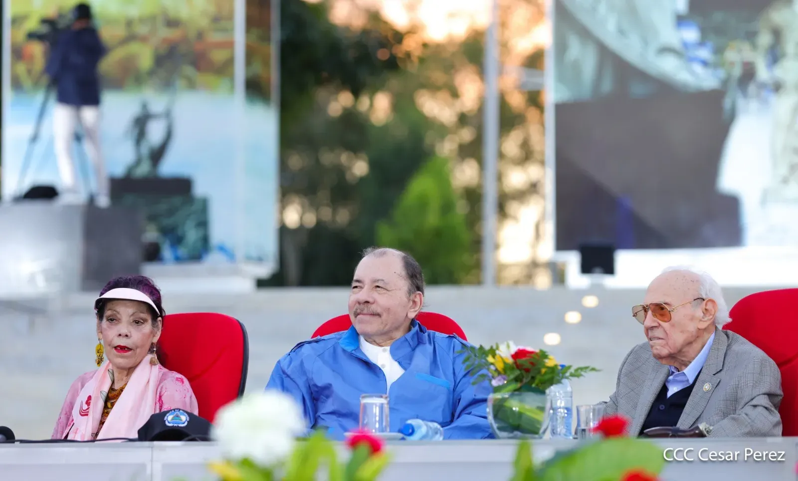 Entrega de primera Medalla de Reconciliación y Paz Cardenal Miguel Obando