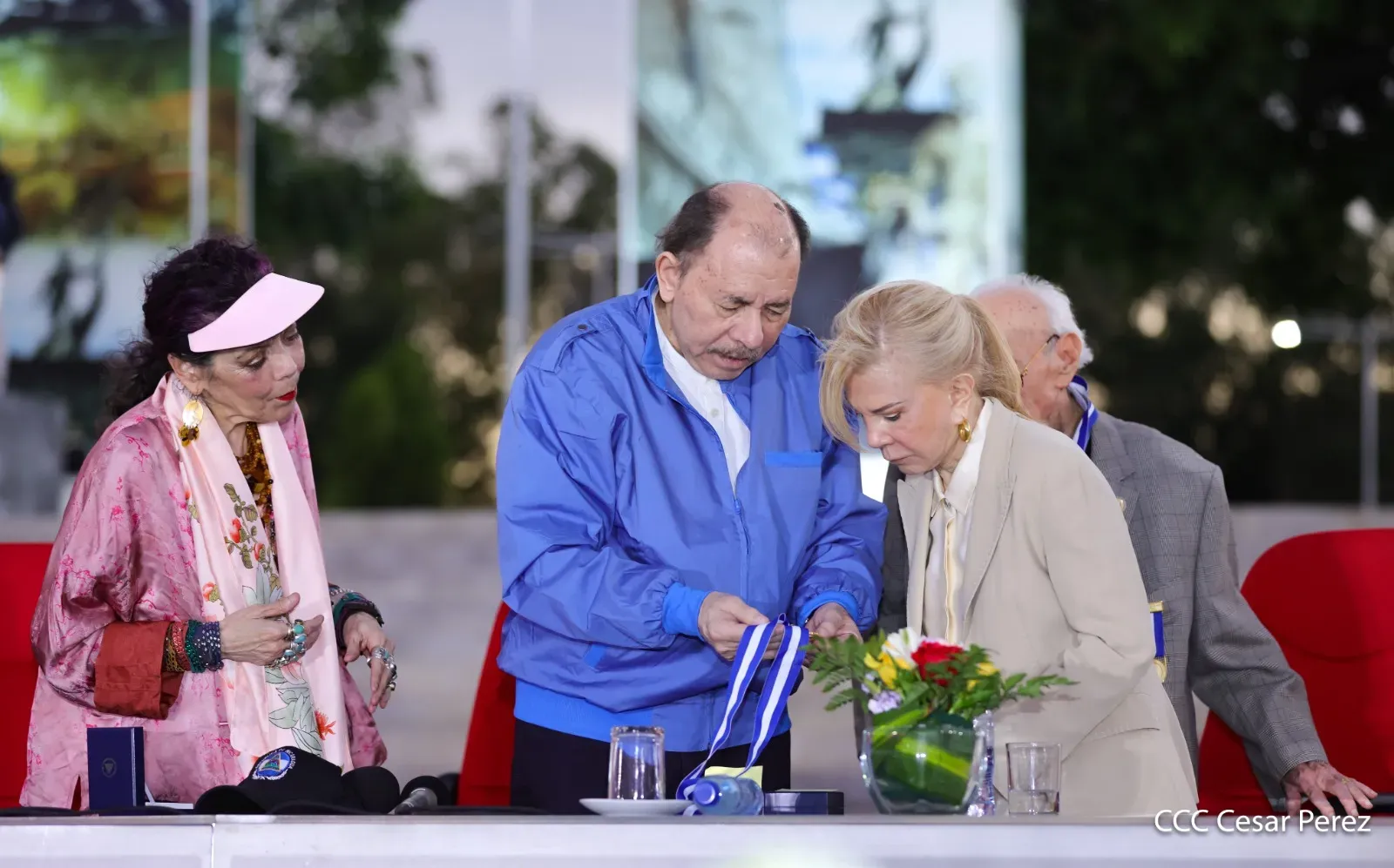 Entrega de primera Medalla de Reconciliación y Paz Cardenal Miguel Obando