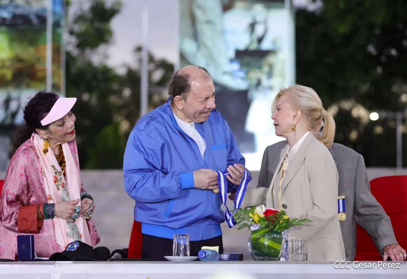 Entrega de primera Medalla de Reconciliación y Paz Cardenal Miguel Obando
