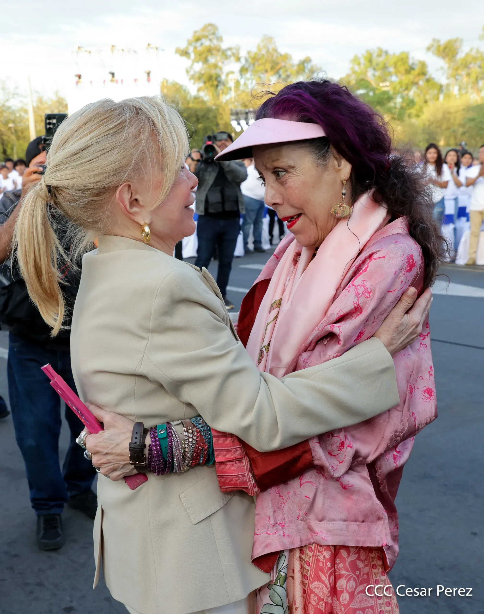 Entrega de primera Medalla de Reconciliación y Paz Cardenal Miguel Obando