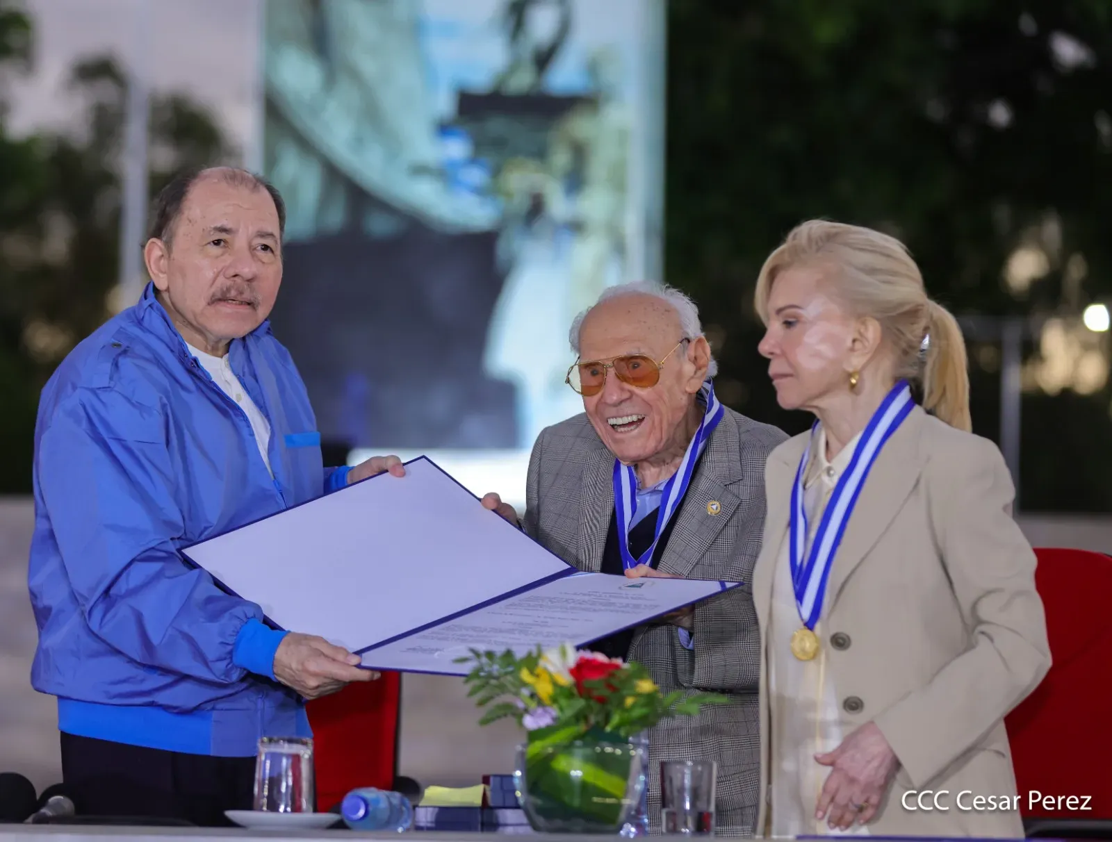 Entrega de primera Medalla de Reconciliación y Paz Cardenal Miguel Obando
