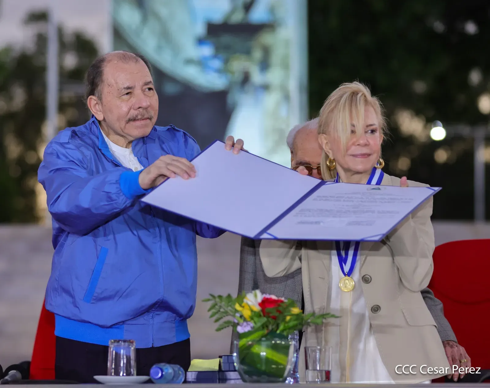 Entrega de primera Medalla de Reconciliación y Paz Cardenal Miguel Obando