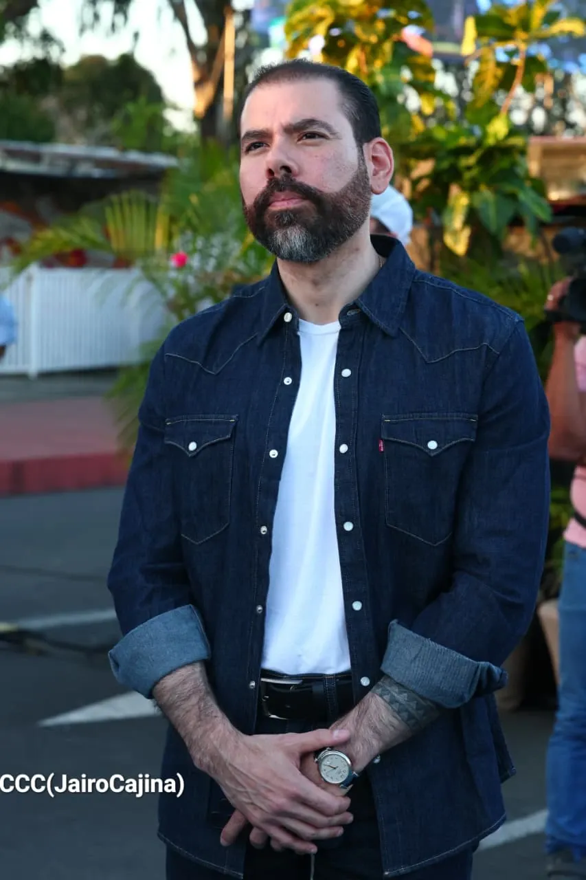 Cooperativas de Nicaragua reciben nuevas unidades de autobuses y microbuses de China