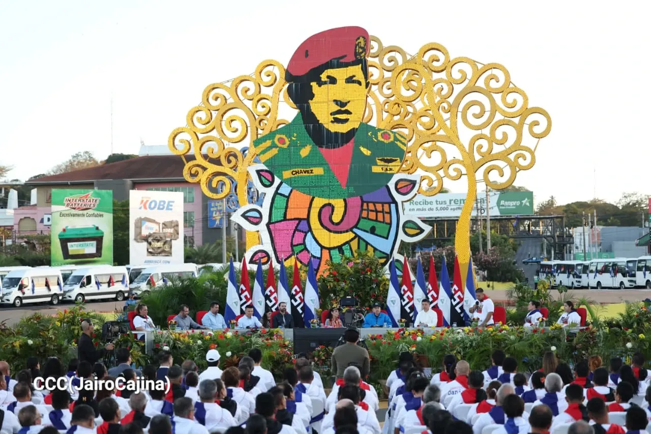 Cooperativas de Nicaragua reciben nuevas unidades de autobuses y microbuses de China