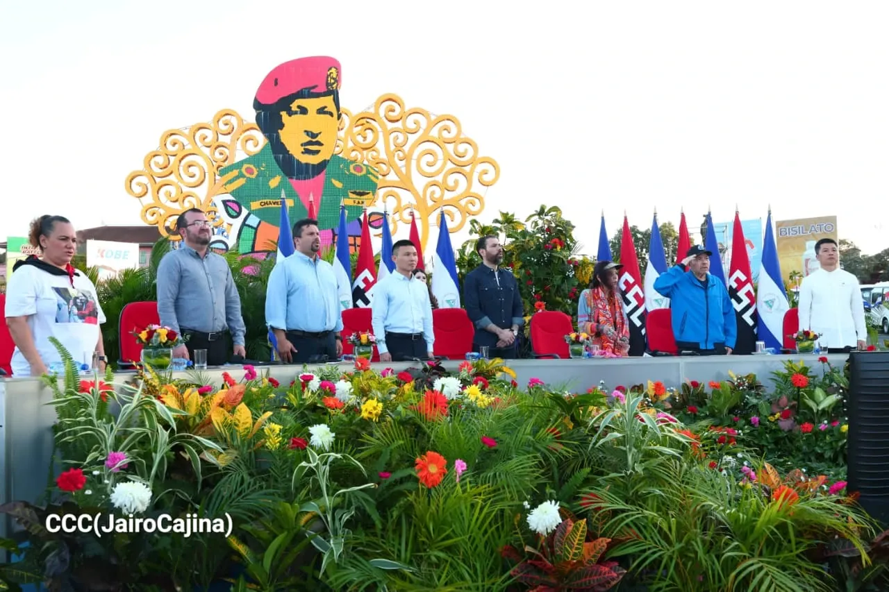 Cooperativas de Nicaragua reciben nuevas unidades de autobuses y microbuses de China