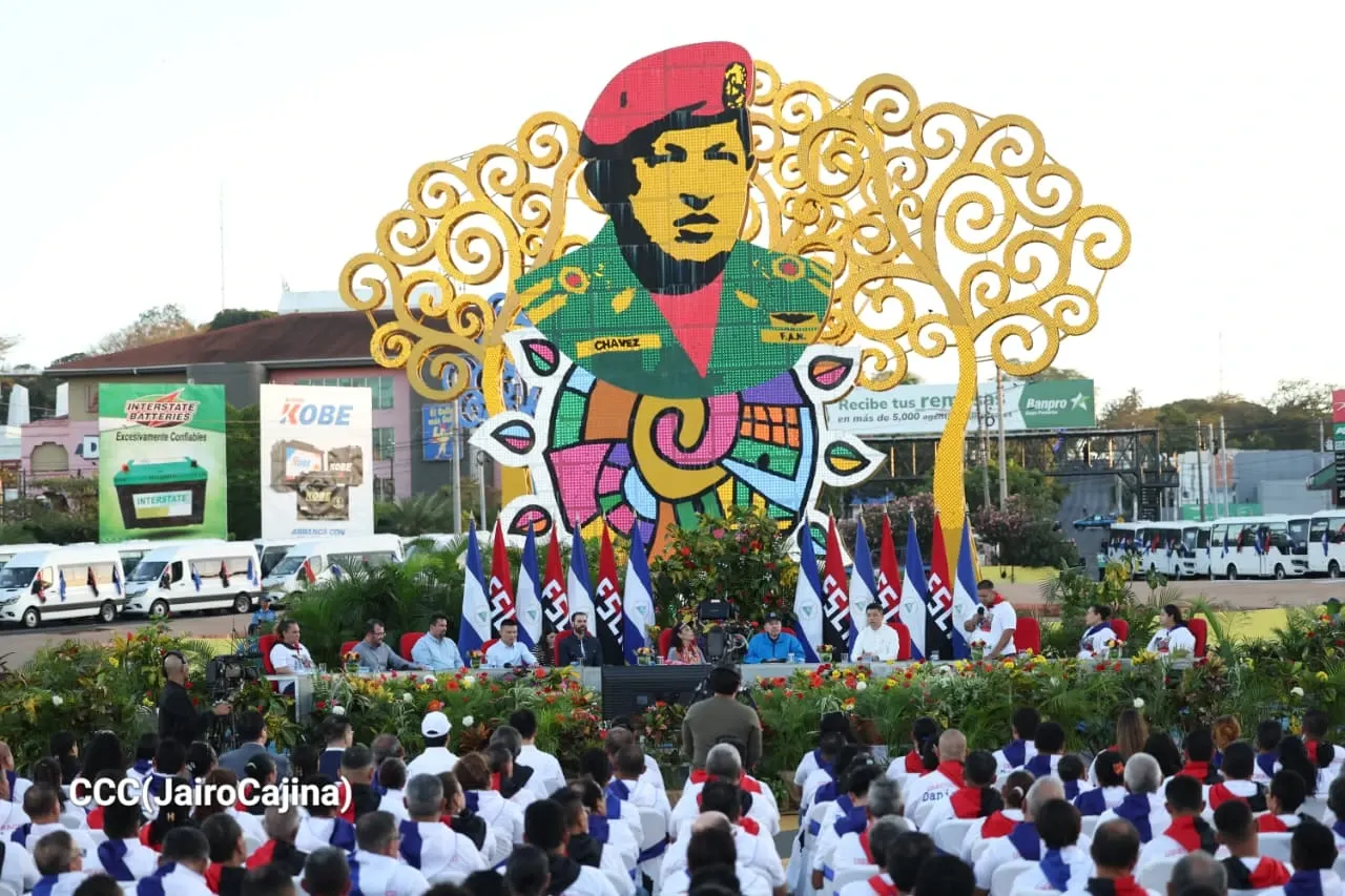 Cooperativas de Nicaragua reciben nuevas unidades de autobuses y microbuses de China