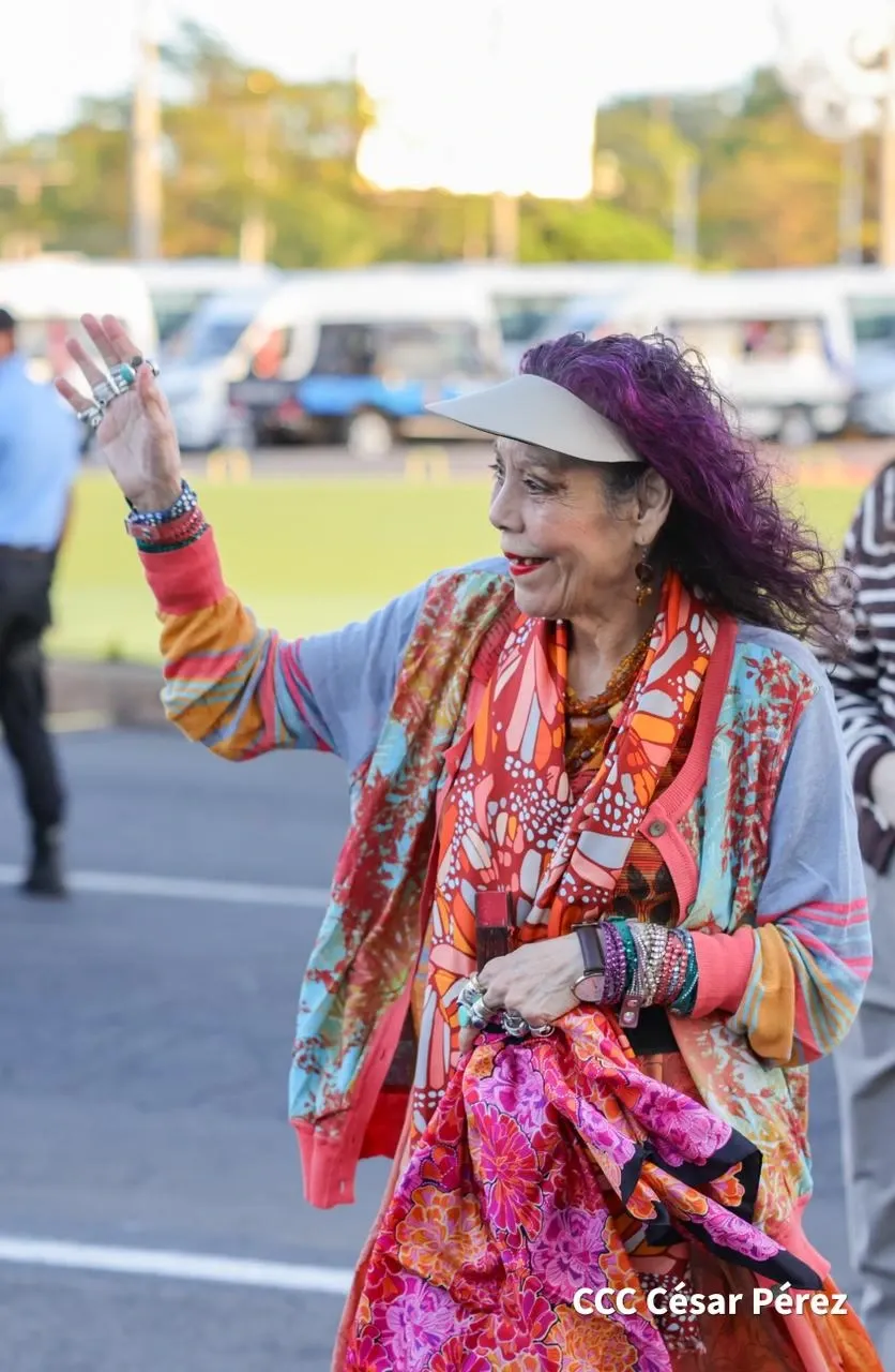 Cooperativas de Nicaragua reciben nuevas unidades de autobuses y microbuses de China