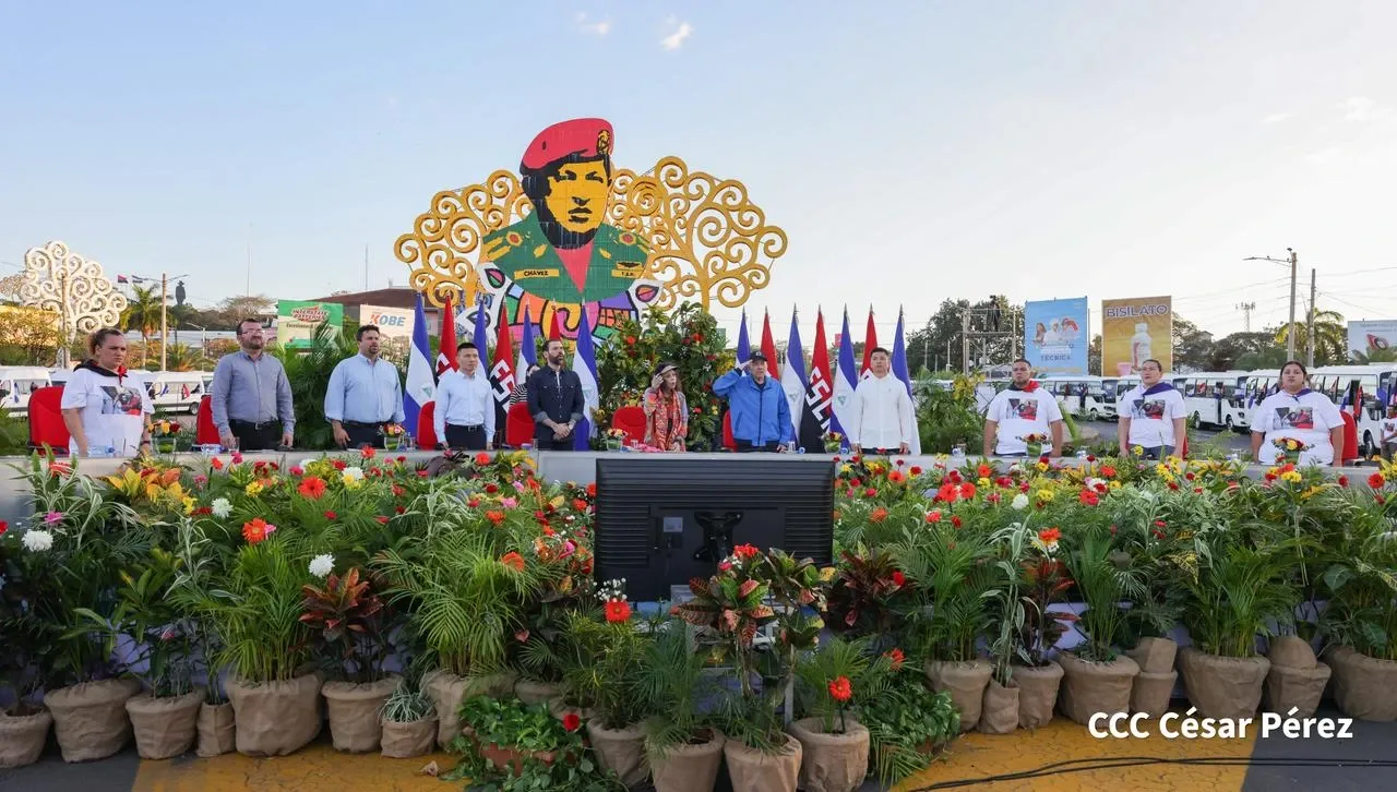 Cooperativas de Nicaragua reciben nuevas unidades de autobuses y microbuses de China