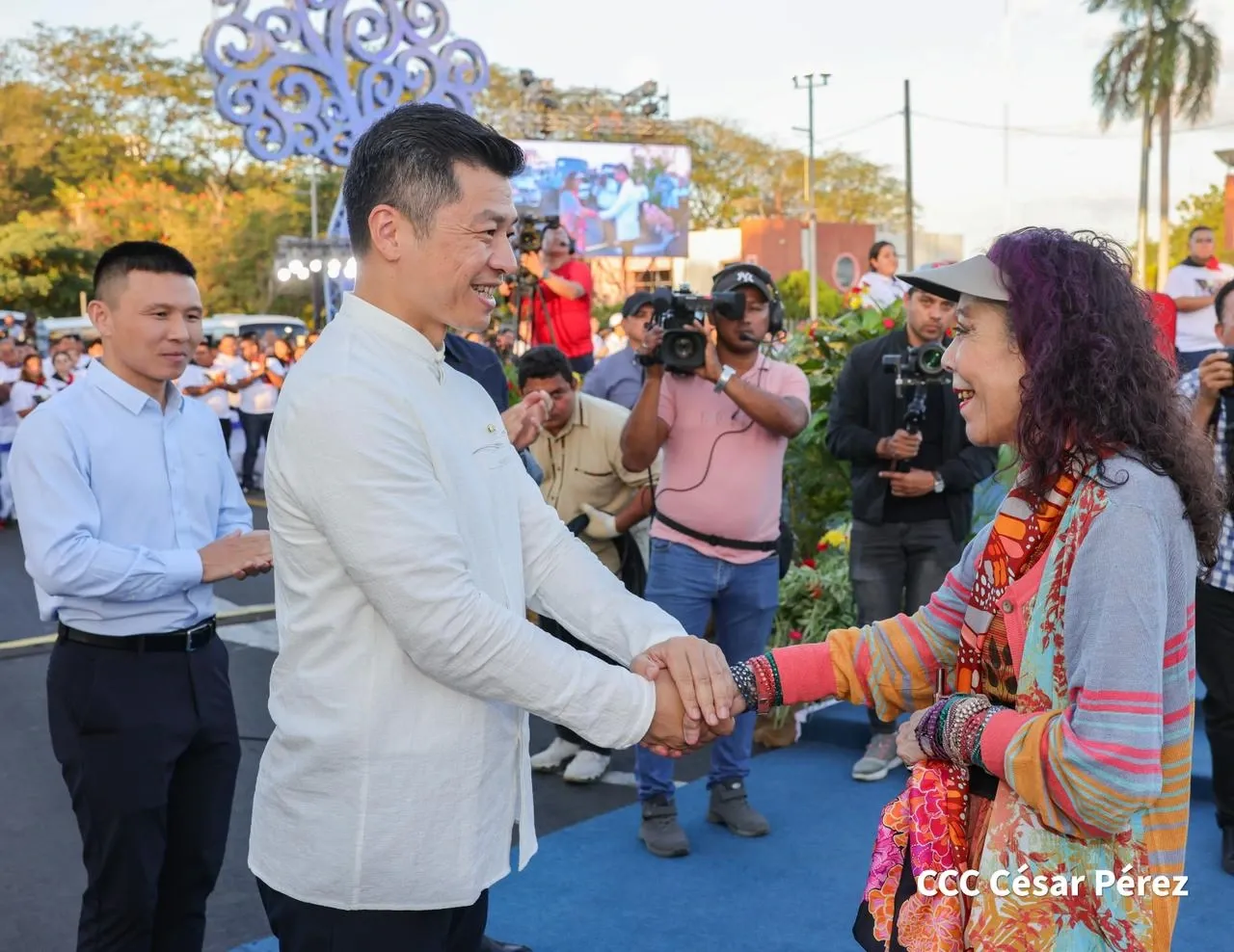 Cooperativas de Nicaragua reciben nuevas unidades de autobuses y microbuses de China